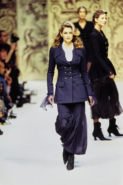 Look 12
